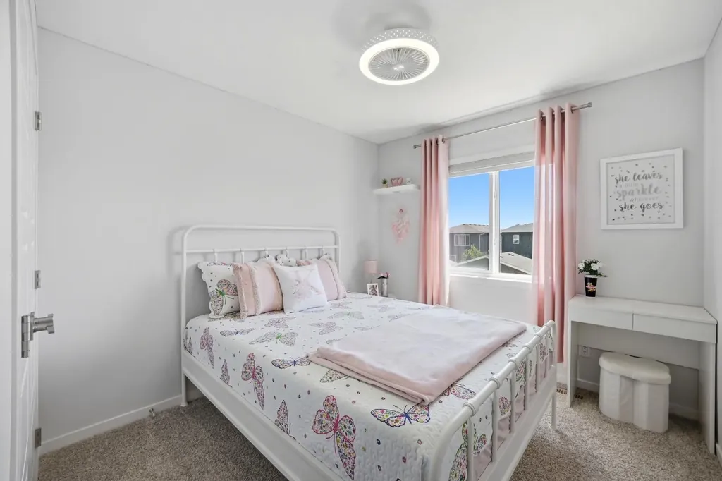 908 West Lakeview Drive Chestermere AB T1X 2N3