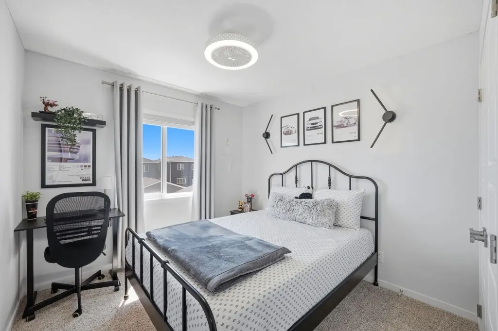 908 West Lakeview Drive Chestermere AB T1X 2N3