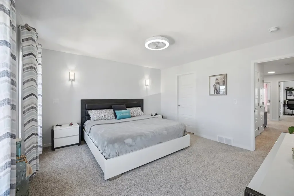908 West Lakeview Drive Chestermere AB T1X 2N3