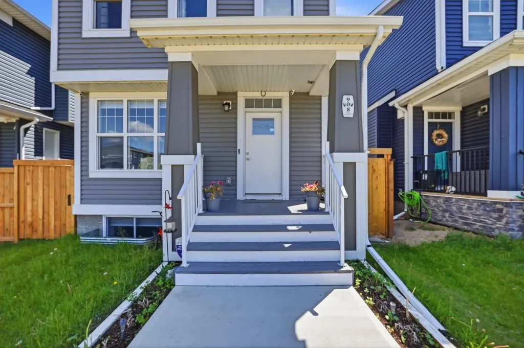 908 West Lakeview Drive Chestermere AB T1X 2N3