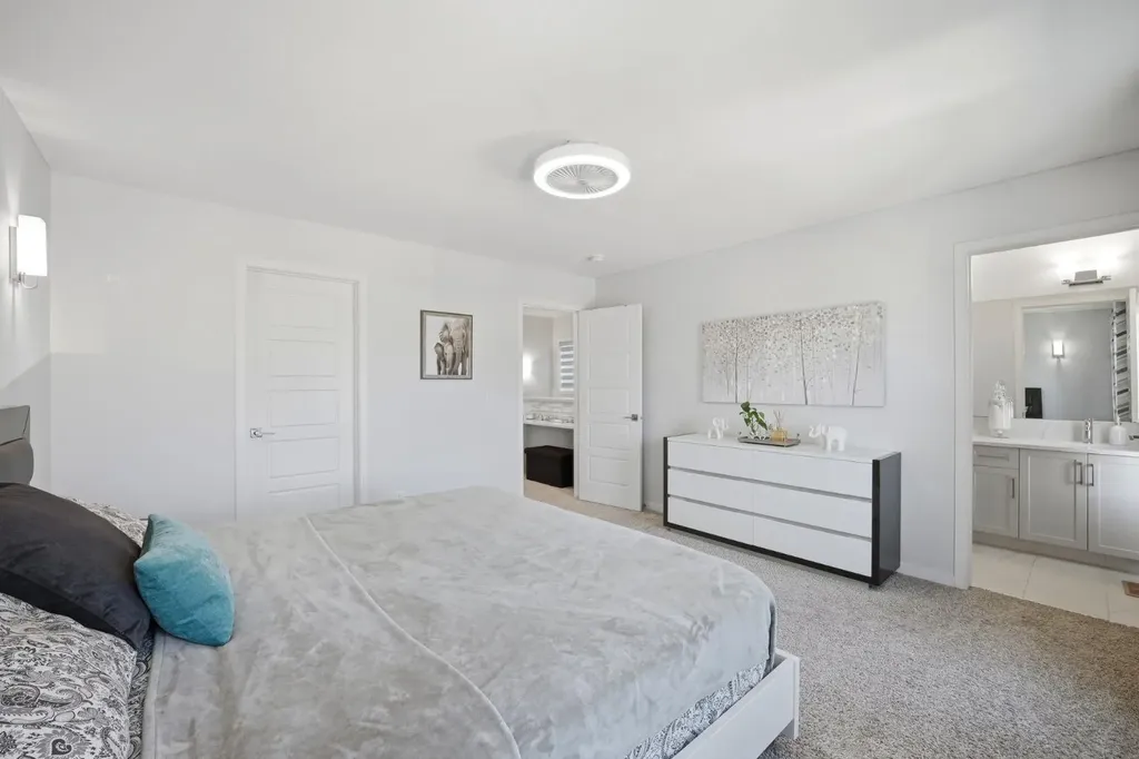 908 West Lakeview Drive Chestermere AB T1X 2N3