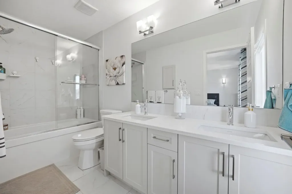 908 West Lakeview Drive Chestermere AB T1X 2N3