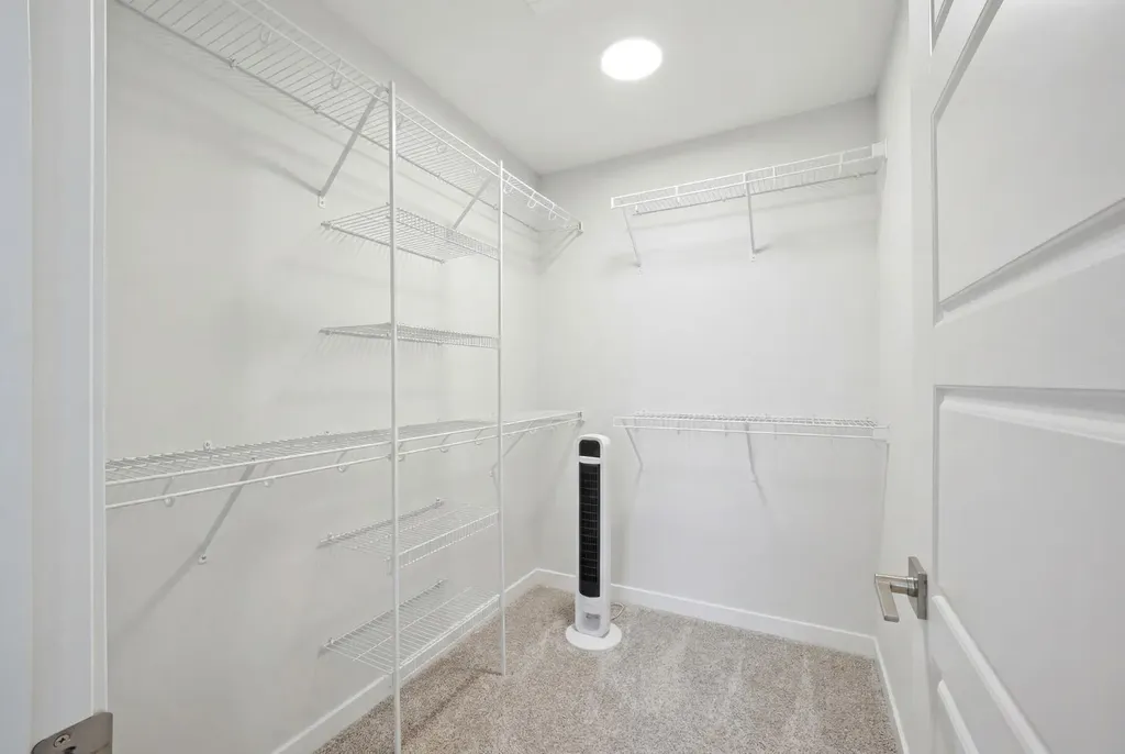908 West Lakeview Drive Chestermere AB T1X 2N3
