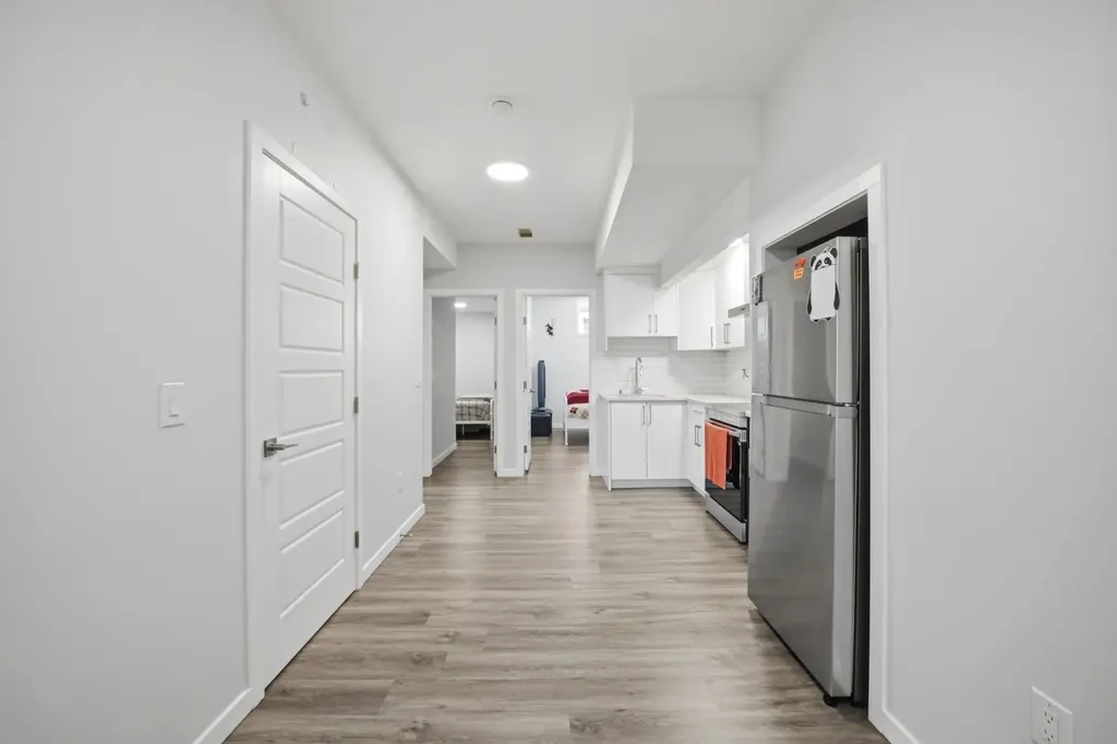 908 West Lakeview Drive Chestermere AB T1X 2N3