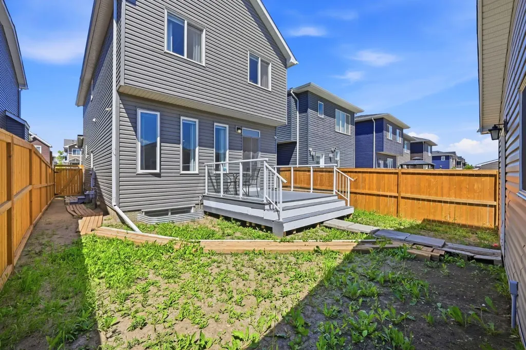 908 West Lakeview Drive Chestermere AB T1X 2N3
