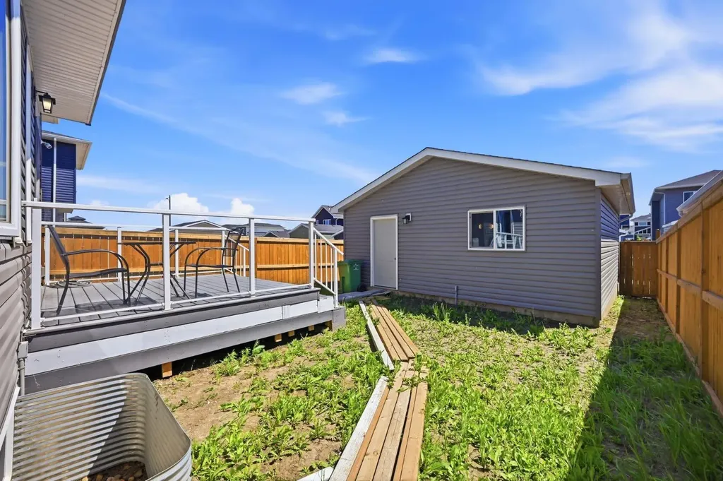 908 West Lakeview Drive Chestermere AB T1X 2N3