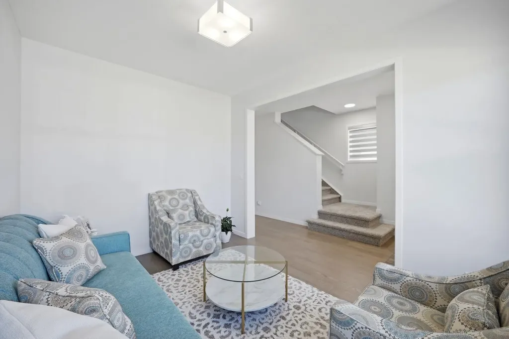 908 West Lakeview Drive Chestermere AB T1X 2N3