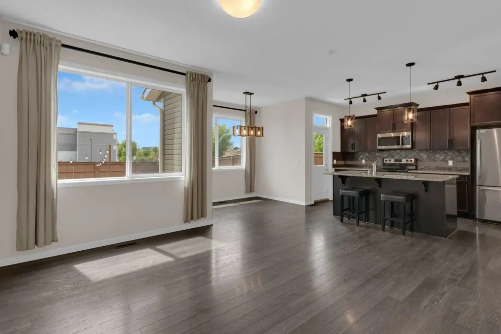 16 Fireside Place Cochrane AB T4C 0R2