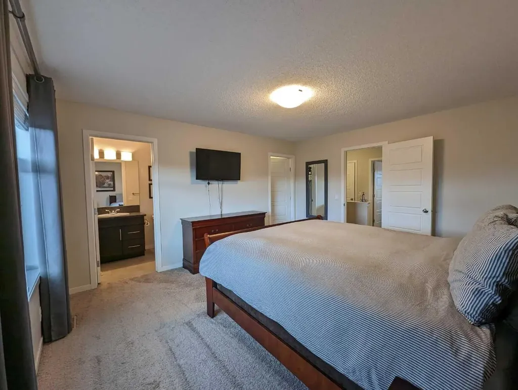 16 Fireside Place Cochrane AB T4C 0R2
