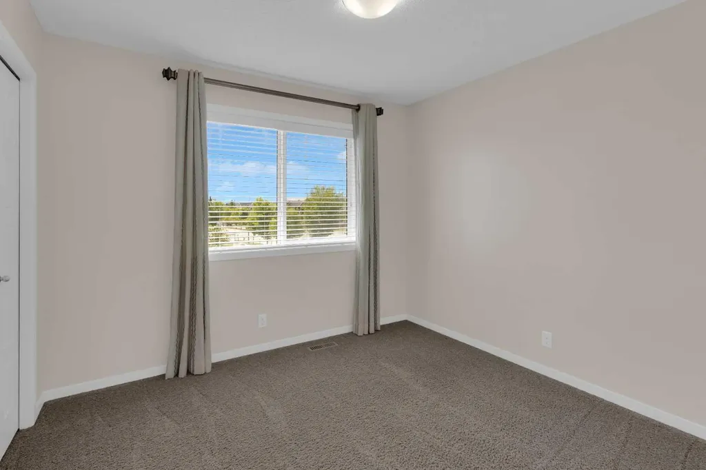 16 Fireside Place Cochrane AB T4C 0R2