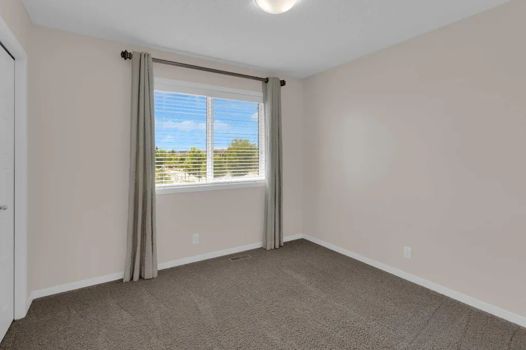 16 Fireside Place Cochrane AB T4C 0R2