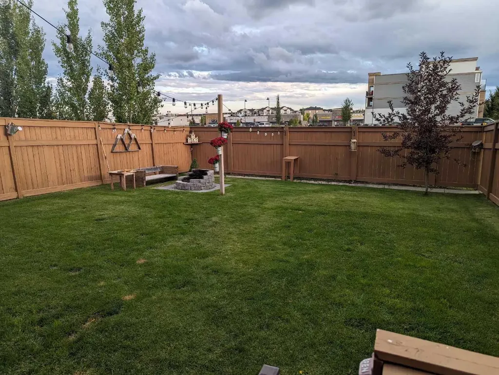 16 Fireside Place Cochrane AB T4C 0R2