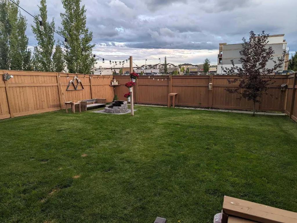 16 Fireside Place Cochrane AB T4C 0R2