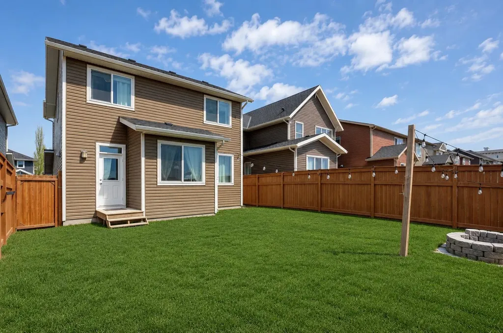 16 Fireside Place Cochrane AB T4C 0R2