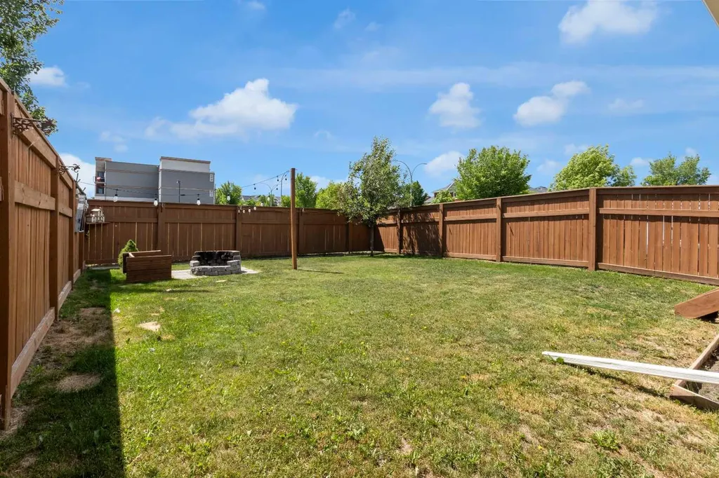 16 Fireside Place Cochrane AB T4C 0R2