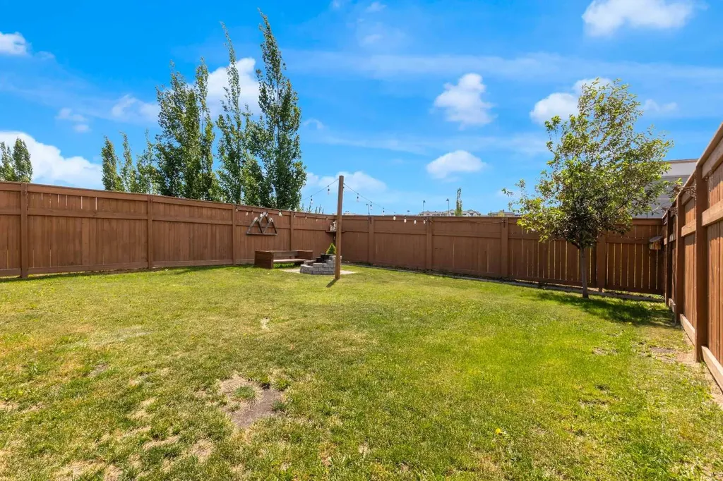 16 Fireside Place Cochrane AB T4C 0R2
