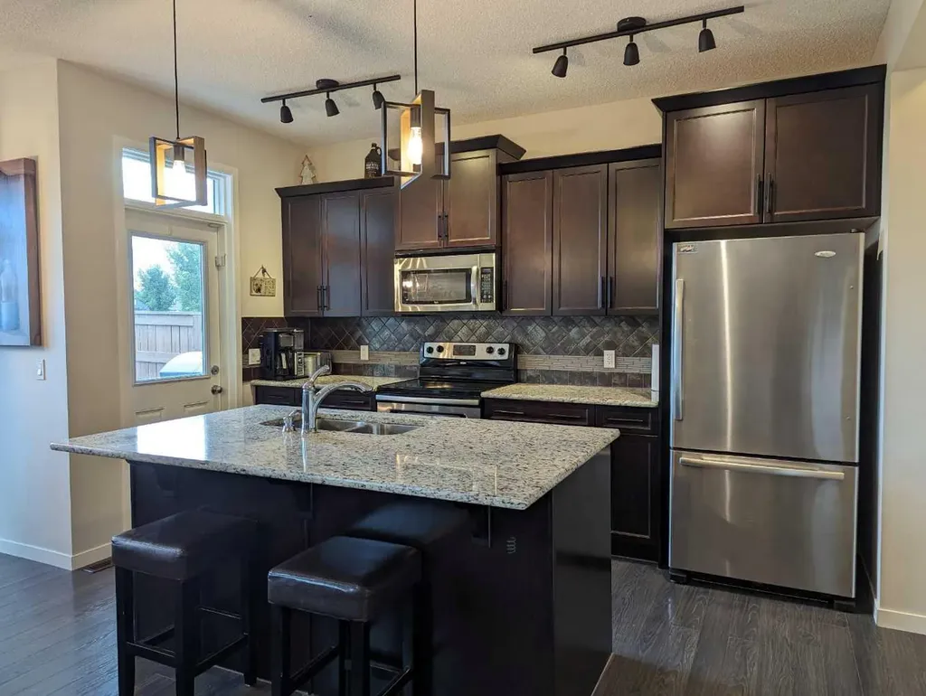 16 Fireside Place Cochrane AB T4C 0R2