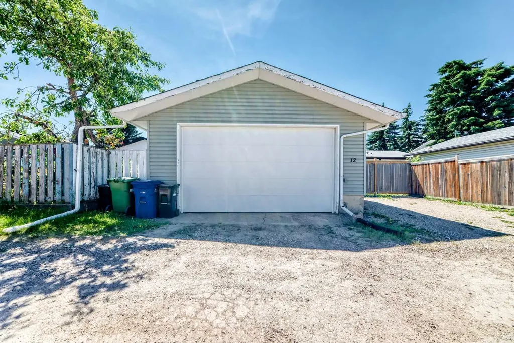 12 Aspen Crescent SE Airdrie AB T4B 1K2