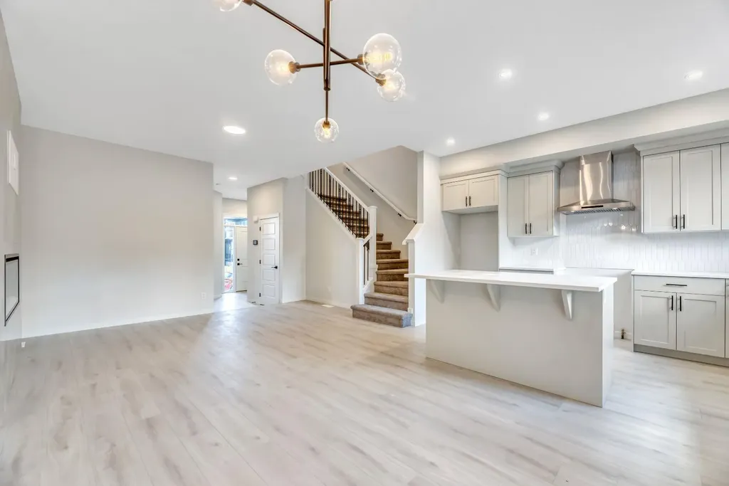 292 Marmot Grove NW Calgary AB T3R 2B5