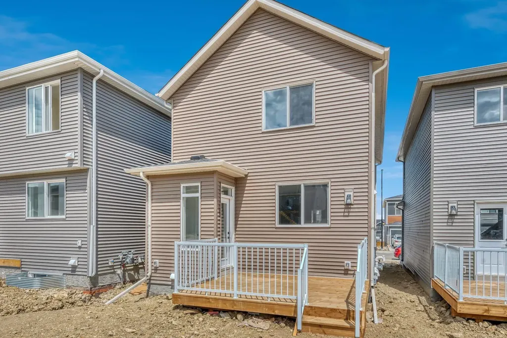 292 Marmot Grove NW Calgary AB T3R 2B5