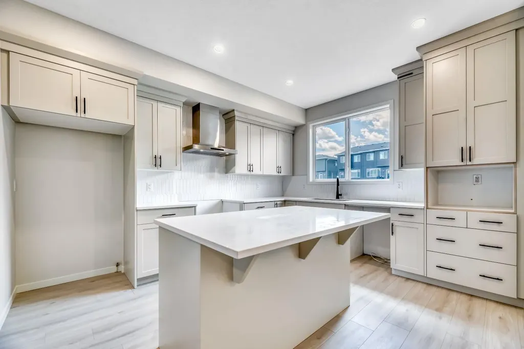 292 Marmot Grove NW Calgary AB T3R 2B5