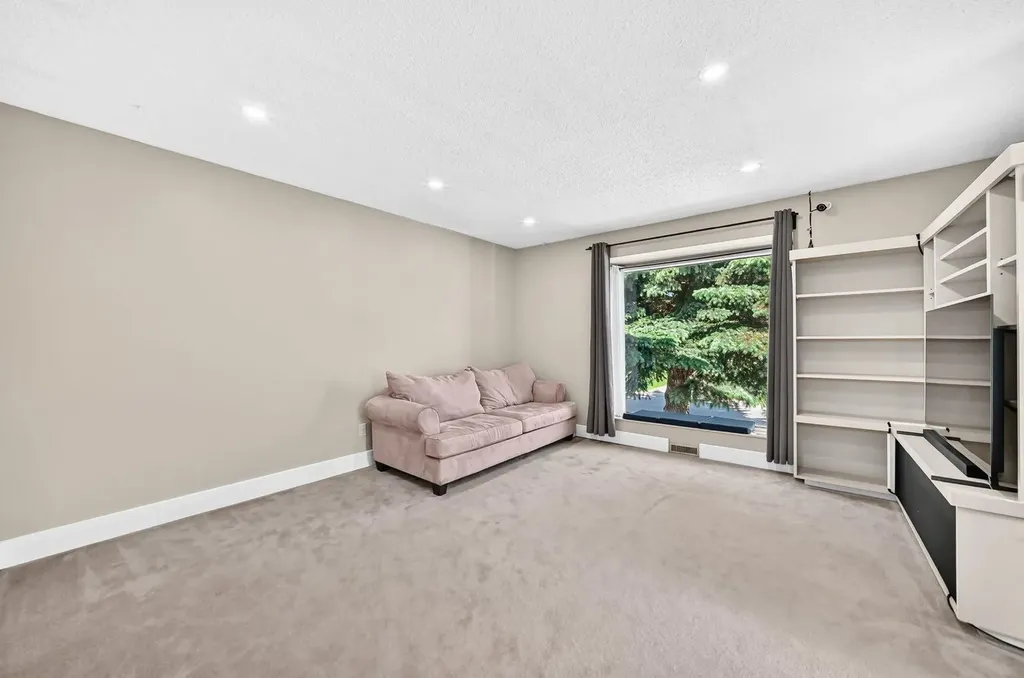55 Doverglen Crescent SE Calgary AB T2B 2S2