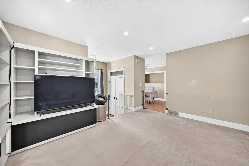 55 Doverglen Crescent SE Calgary AB T2B 2S2