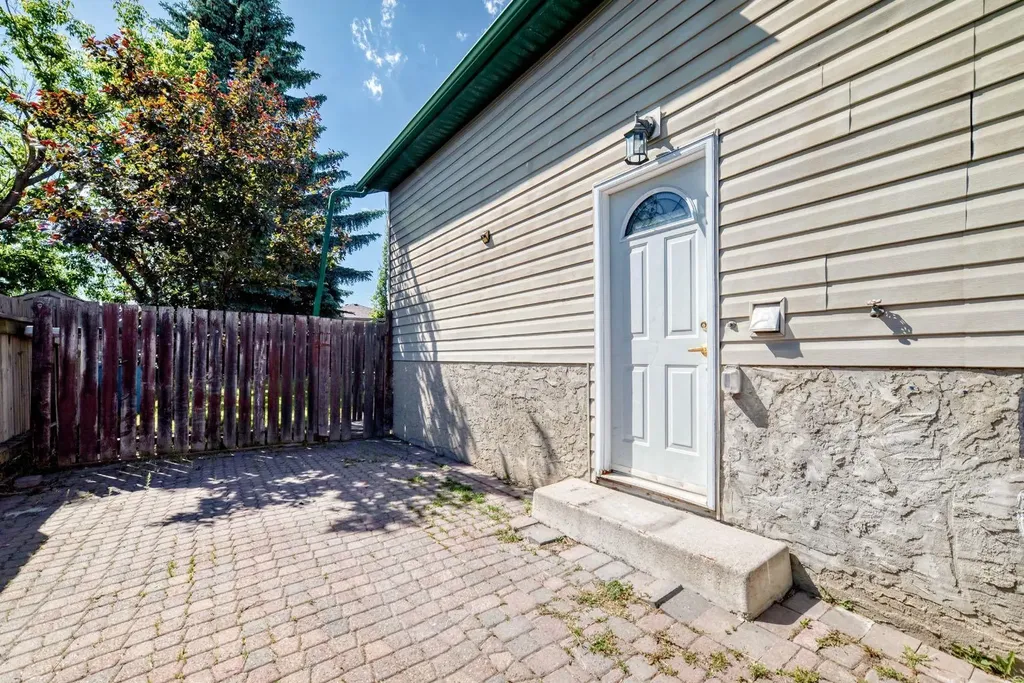55 Doverglen Crescent SE Calgary AB T2B 2S2