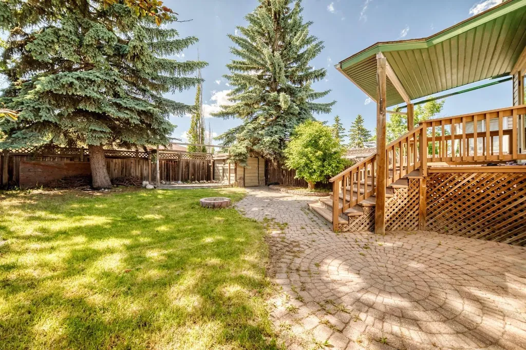 55 Doverglen Crescent SE Calgary AB T2B 2S2