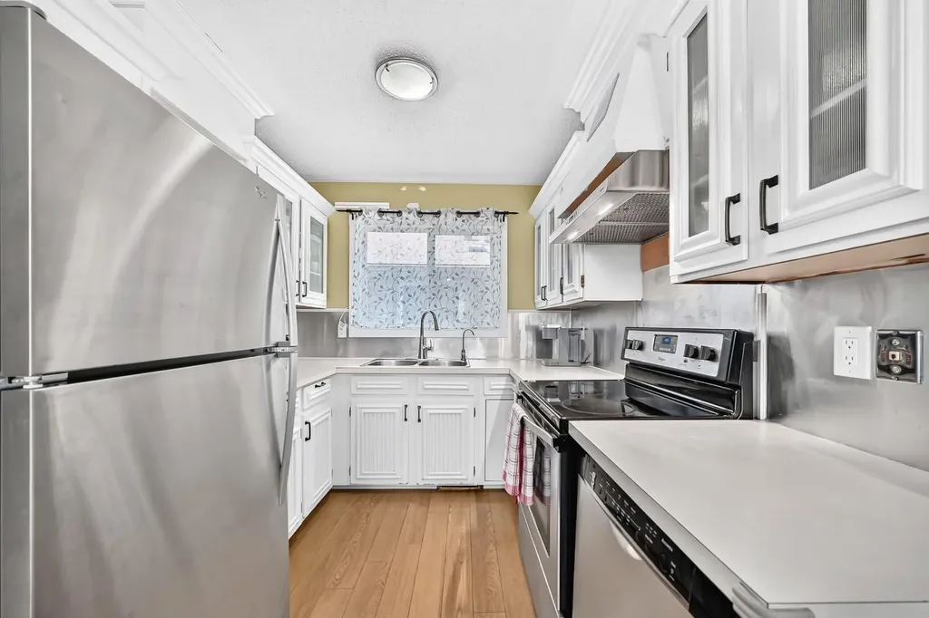 55 Doverglen Crescent SE Calgary AB T2B 2S2