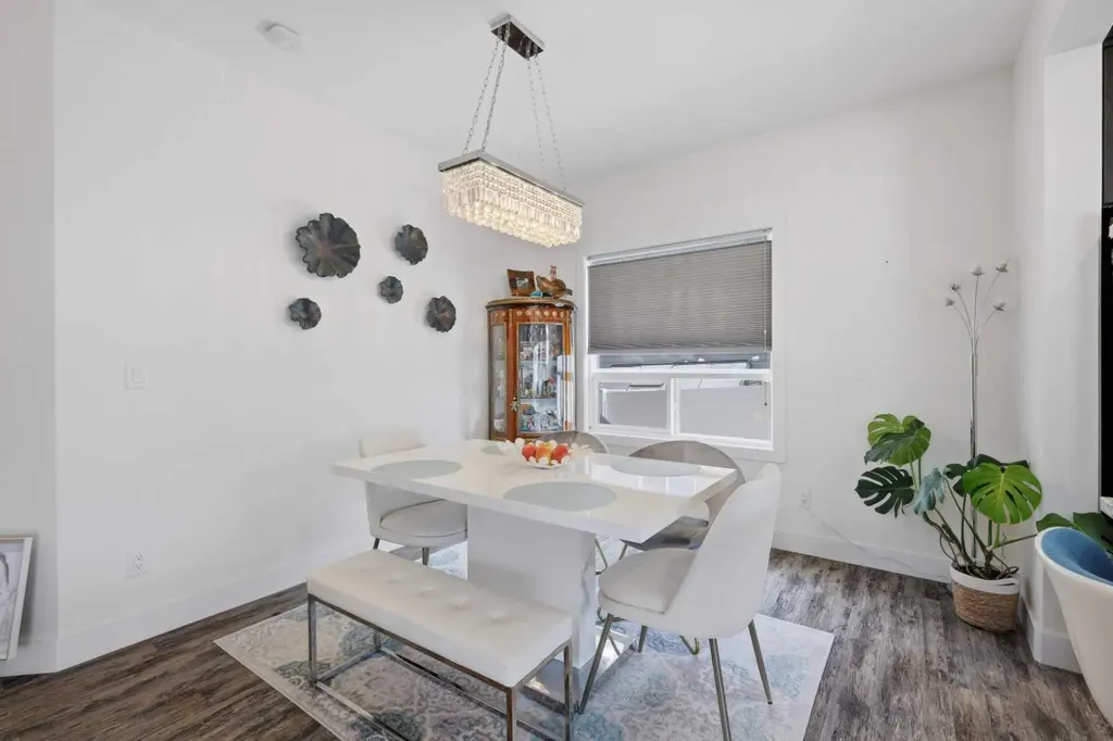 44 Cole Way Sylvan Lake AB T4S 0L5