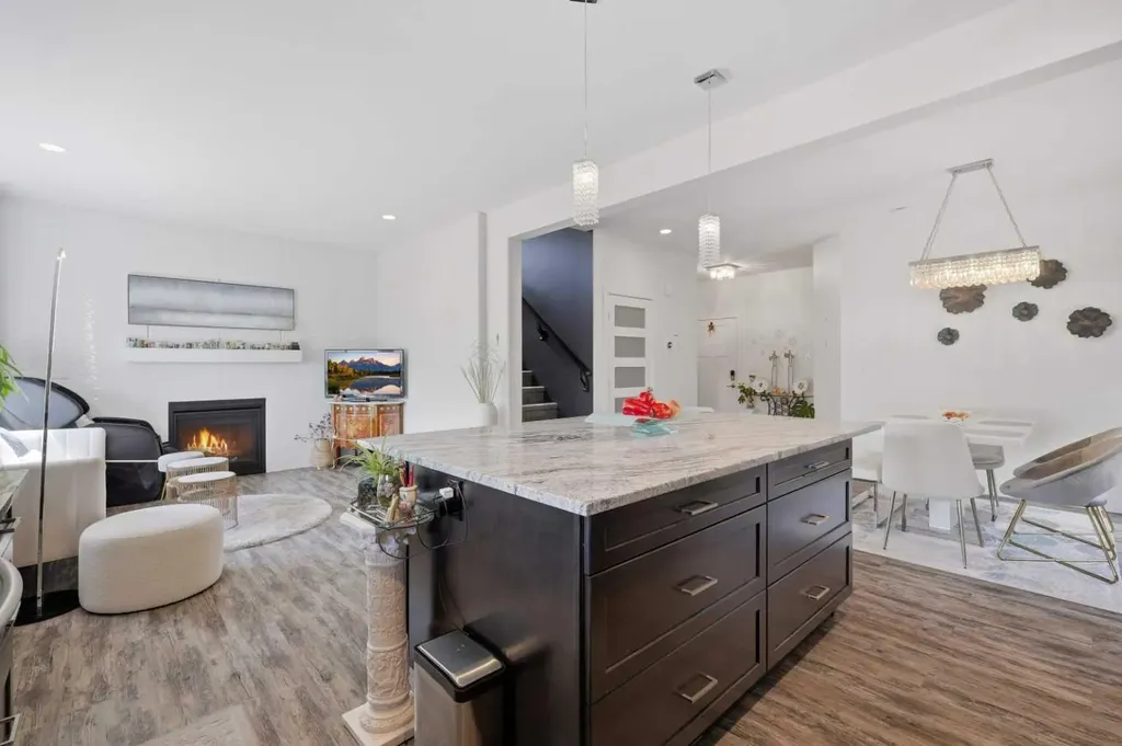 44 Cole Way Sylvan Lake AB T4S 0L5