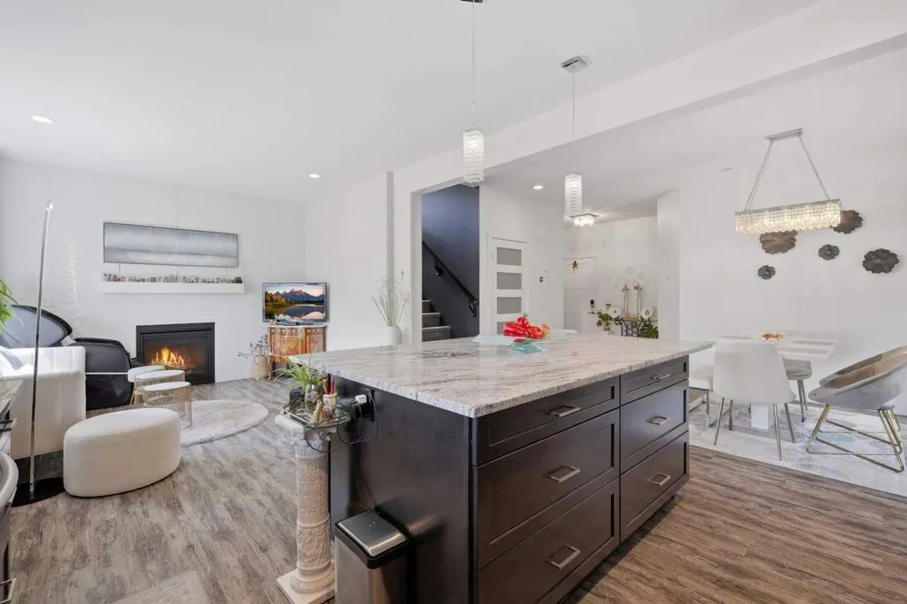 44 Cole Way Sylvan Lake AB T4S 0L5