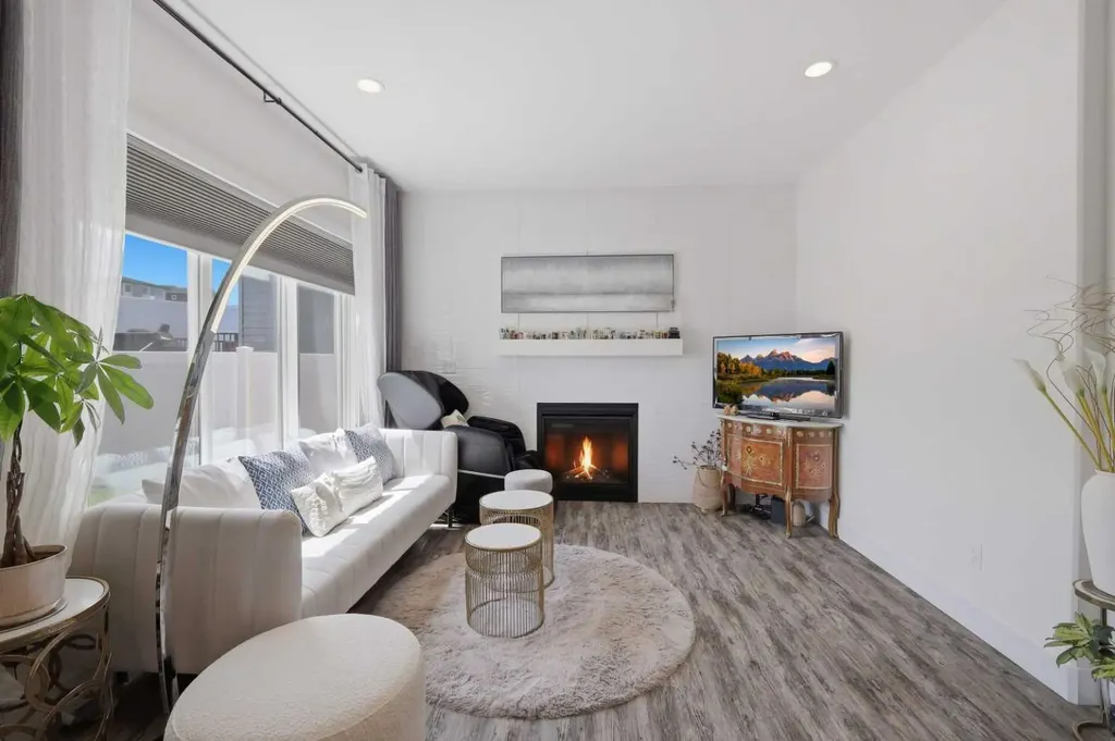 44 Cole Way Sylvan Lake AB T4S 0L5