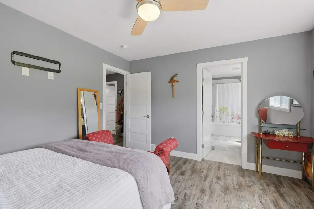 44 Cole Way Sylvan Lake AB T4S 0L5