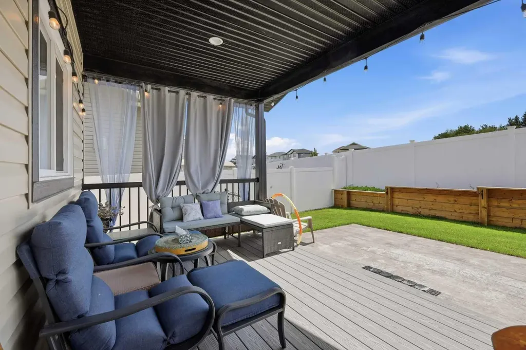 44 Cole Way Sylvan Lake AB T4S 0L5
