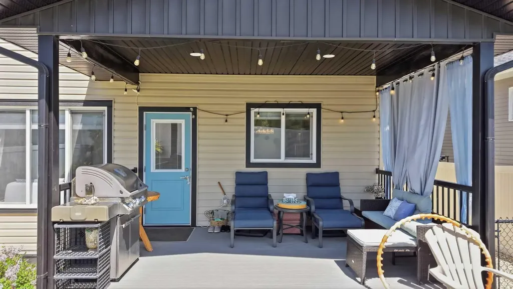 44 Cole Way Sylvan Lake AB T4S 0L5