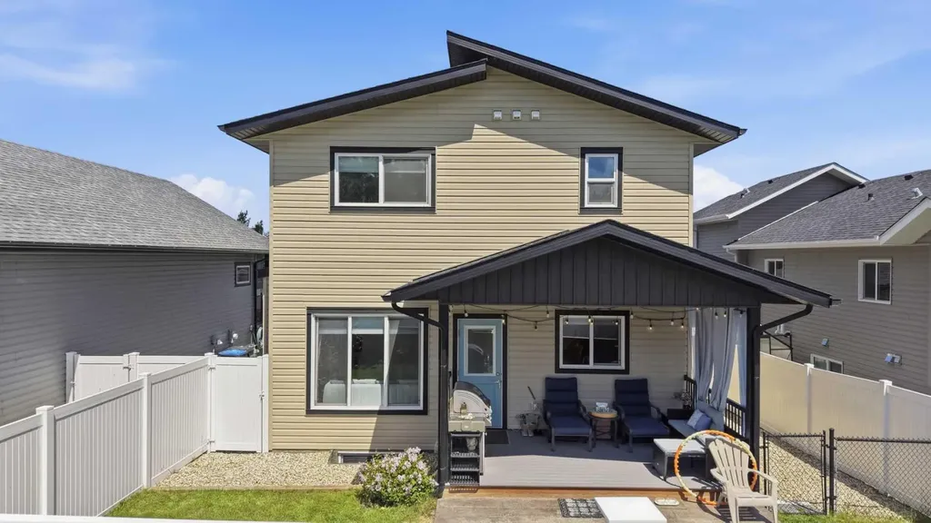 44 Cole Way Sylvan Lake AB T4S 0L5
