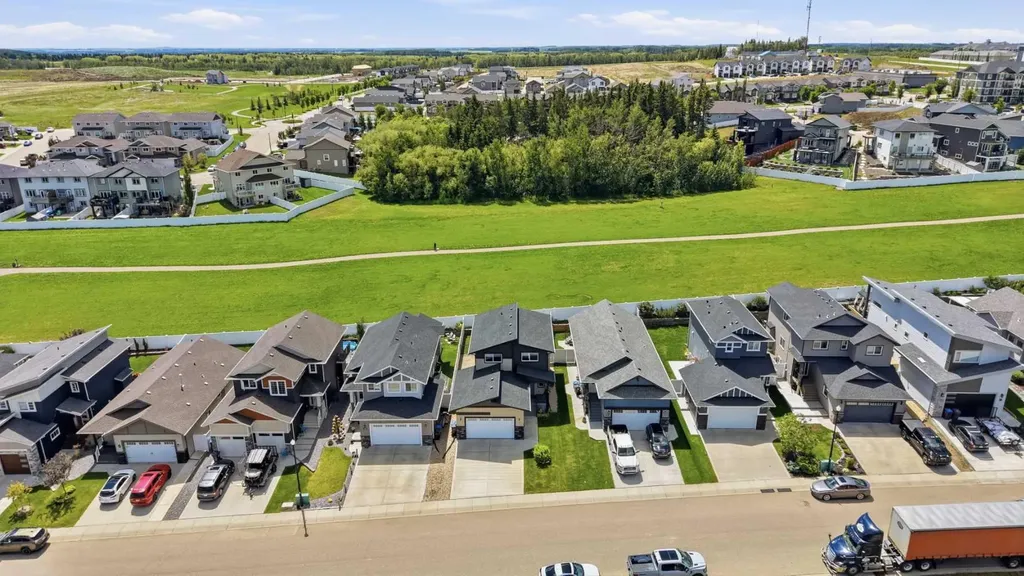 44 Cole Way Sylvan Lake AB T4S 0L5