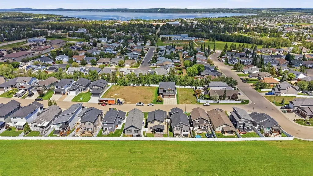 44 Cole Way Sylvan Lake AB T4S 0L5