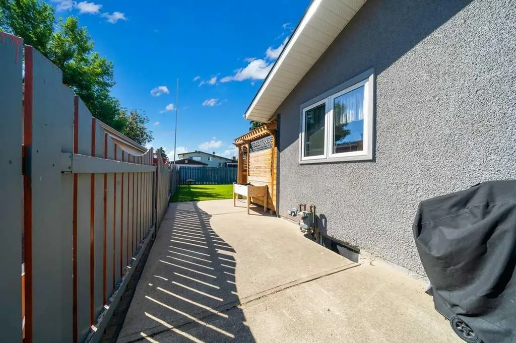 91 Markwick Drive SE Medicine Hat AB T1A 7N9