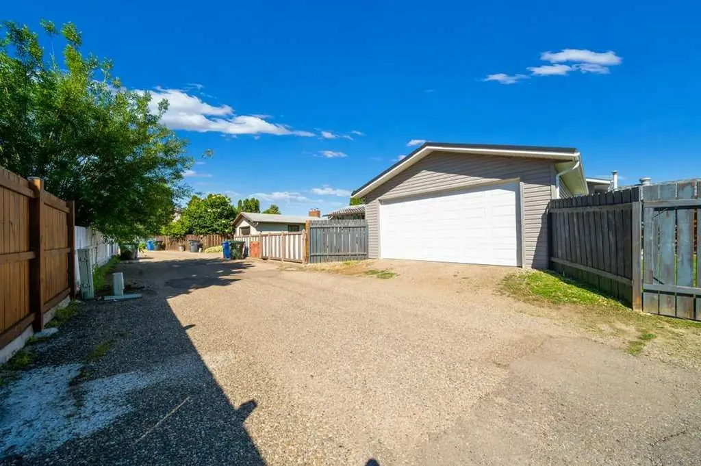 91 Markwick Drive SE Medicine Hat AB T1A 7N9