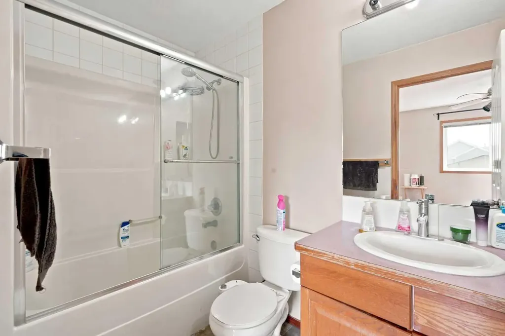 20 Saddlefield Road NE Calgary AB T3J4Z8
