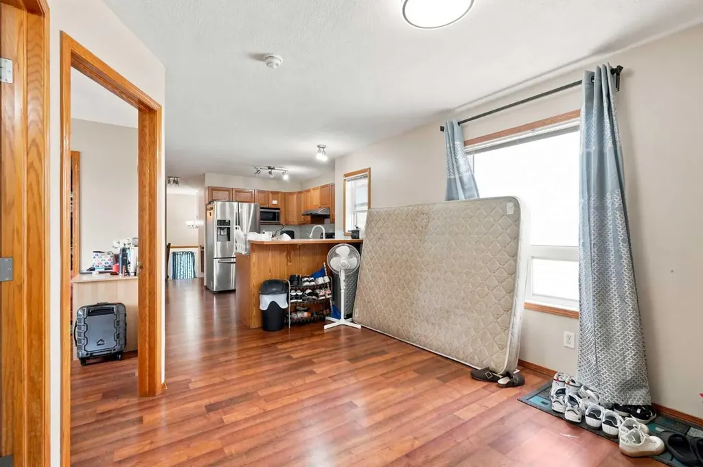 20 Saddlefield Road NE Calgary AB T3J4Z8