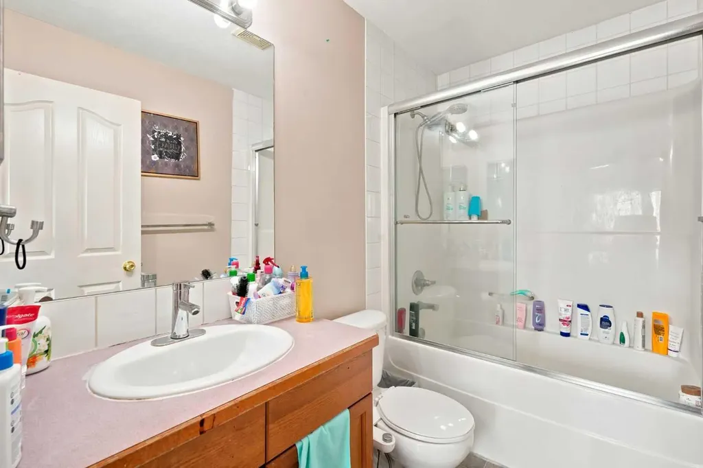 20 Saddlefield Road NE Calgary AB T3J4Z8