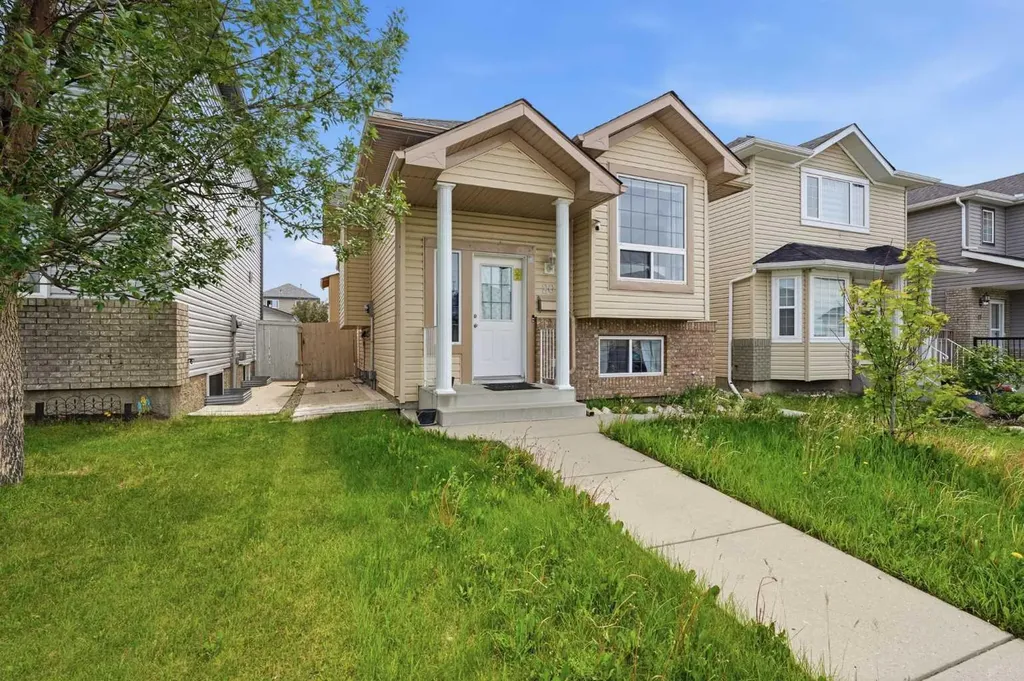 20 Saddlefield Road NE Calgary AB T3J4Z8