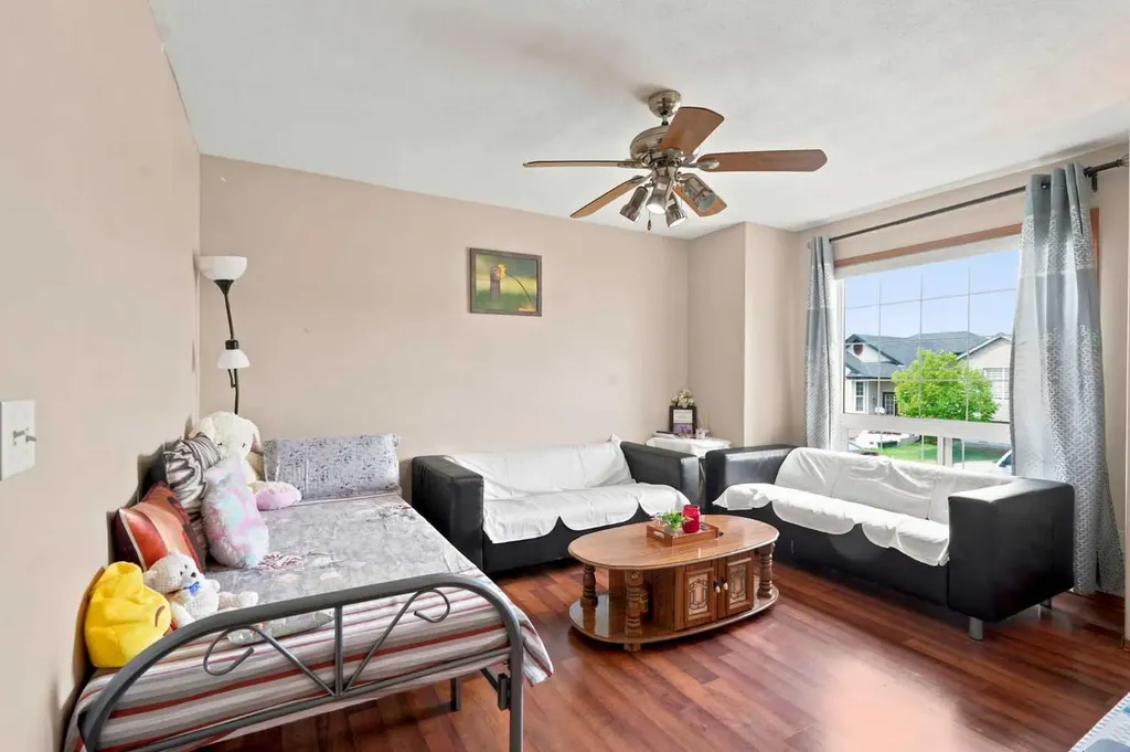 20 Saddlefield Road NE Calgary AB T3J4Z8