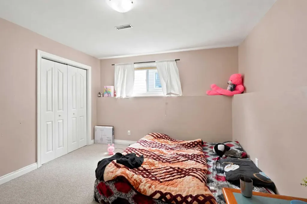 20 Saddlefield Road NE Calgary AB T3J4Z8
