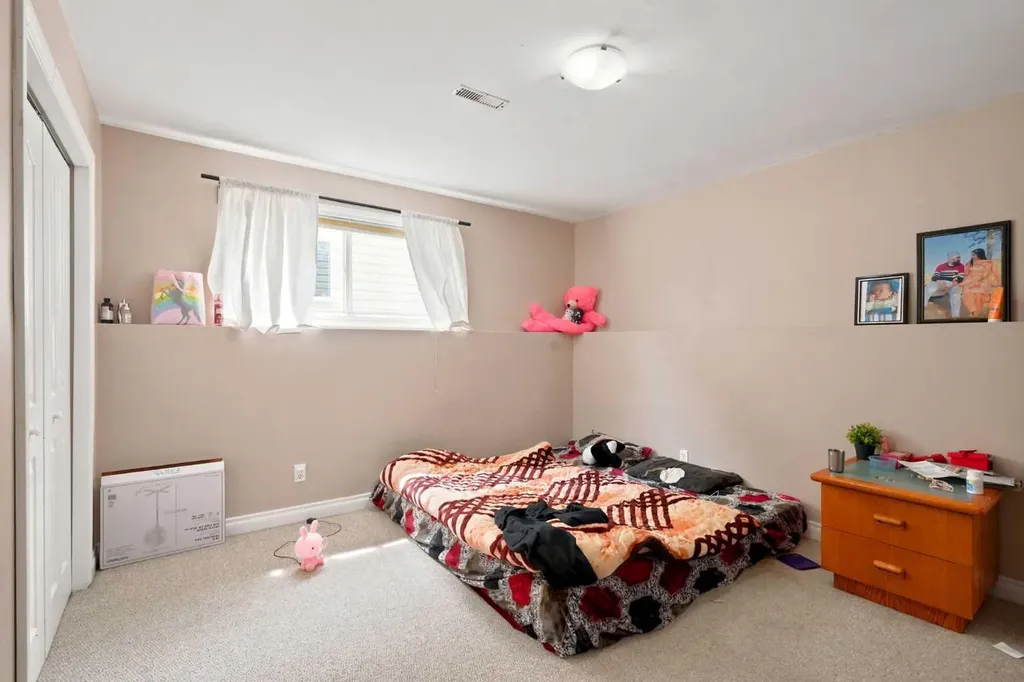 20 Saddlefield Road NE Calgary AB T3J4Z8