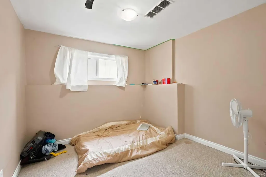 20 Saddlefield Road NE Calgary AB T3J4Z8